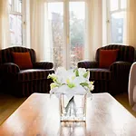 Peaceful 2 Bedroom Home Sleeps 5 Free Parking